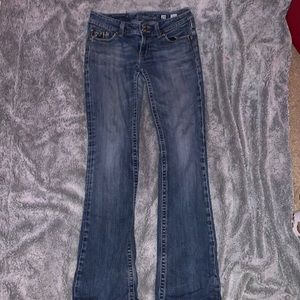 super cute boot cut low rise miss me jeans !